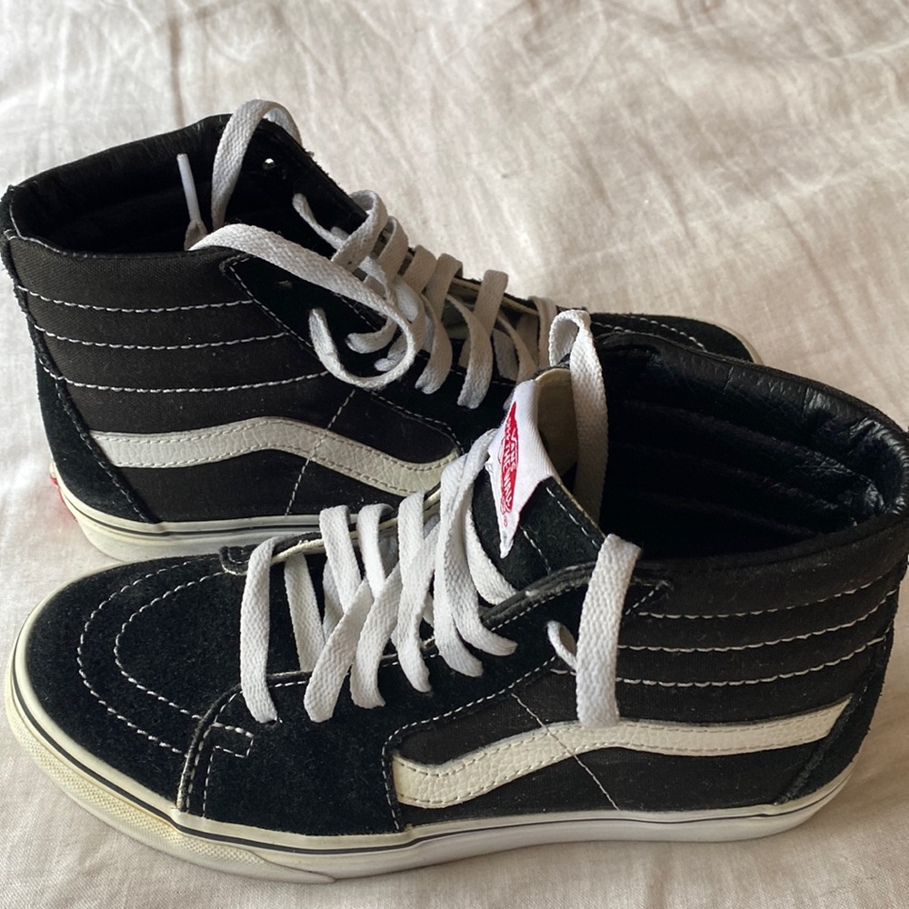 Vans sz 6.5 black and white, half cabs in great condition. Worn three times